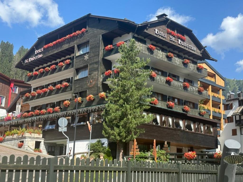 Hotel Garni St. Hubertus Madonna Exterior foto