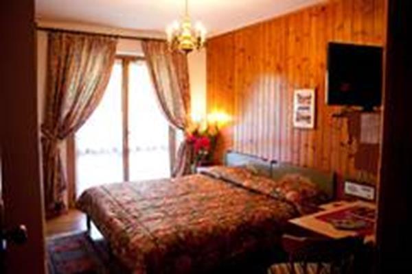 Hotel Garni St. Hubertus Madonna Exterior foto